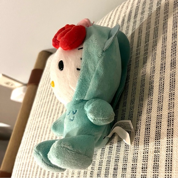 ๐RARE๐ Sanrio Hello Kitty dressed as Hangyodon plushie - Picture 6 of 11